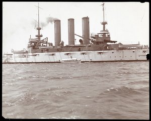 USSメインのブロードサイドビュー、1906年（銀ゼラチンプリント）